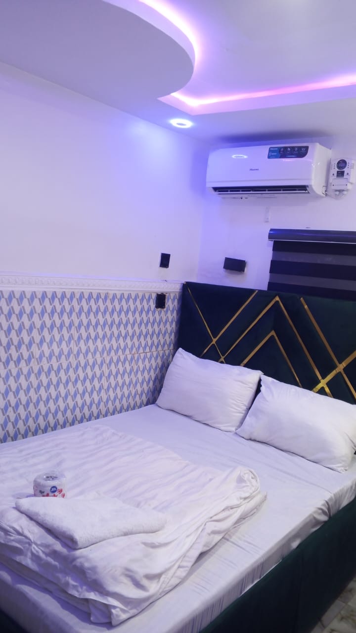 ROOM 102